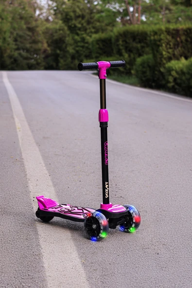 Scooter Chanky Kalın ve Led Işıklı 3teker Güçlü Fren 100kğ Kapasite 3kademe Ayarlanabilir Direksiyon ürün görseli 1