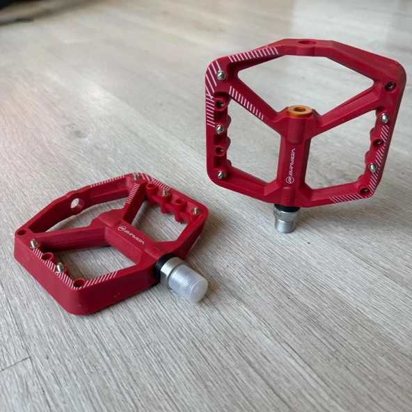 Bike Sky Brıvıga  Rulmanlı Çivili Bisiklet Pedal Kırmızı ( 1. Sınıf Kalite ) ürün görseli 1