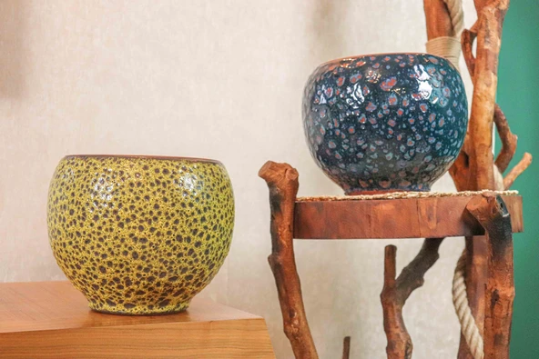 Bitki Tasarımı Hardal Sarısı Şekilli Ve Lacivert Şekilli Artistik Çift Sırlı İç Ve Dış Mekan Kullanımlı Toprak Terrakota Saksı Saksılık Salon Çiçeklik İkili Set ürün görseli 1