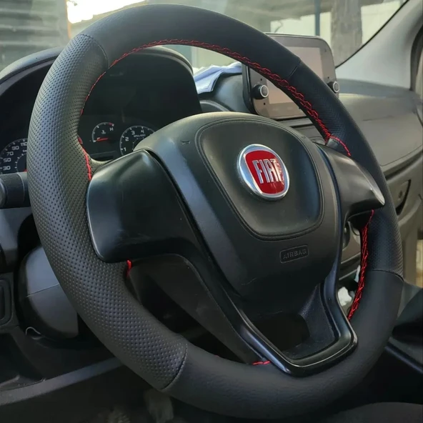 DİKİŞLİ DİREKSİYON KILIFI SİYAH / NOKTA DERİ KIRMIZI DİKİŞLİ FIAT DOBLO 2015-2020 İÇİN ürün görseli 1