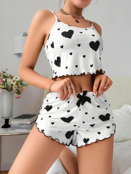 Pamuklu Beyaz Üstüne Siyah Kalp Desen Fitilli Askılı Şortlu Pijama Takımı ürün görseli 1