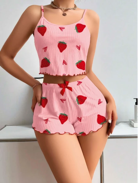 Pamuklu Pembe Üstüne Çilek Desen Fitilli Askılı Şortlu Pijama Takımı ürün görseli 1