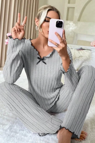 Kadın Gri Çizgili Uzun Kollu Fiyonk Detaylı Pijama Takımı Rahat Mevsimlik ürün görseli 1