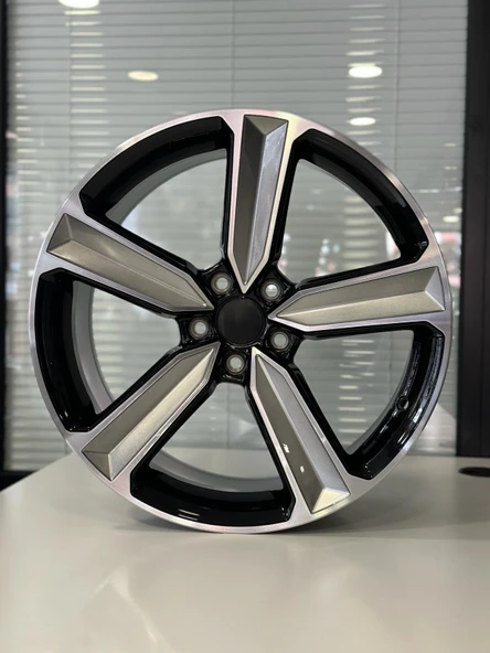 AKD-A1014-04 8.5x19" 5x112 ET35 66.45 Silver Diamond 19 İnç Jant Takımı (4 Adet) ürün görseli 1