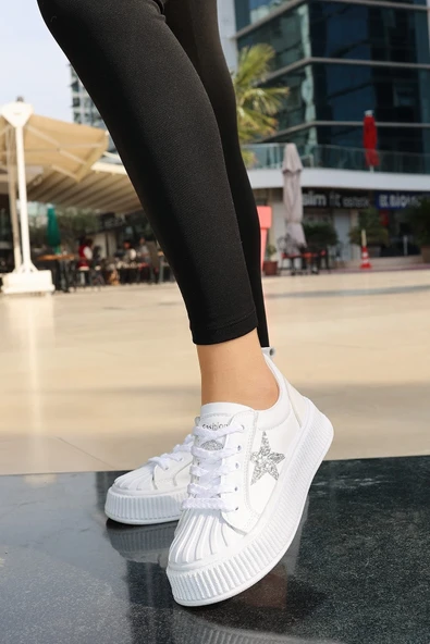 Piata Beyaz Cilt Bağcıklı Spor Ayakkabı ürün görseli 1