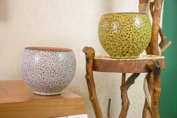 Bitki Tasarımı Krem Kahve Şekilli Ve Hardal Sarısı Şekilli Artistik Çift Sırlı İç Ve Dış Mekan Kullanımlı Toprak Terrakota Saksı Saksılık Salon Çiçeklik İkili Set ürün görseli 1
