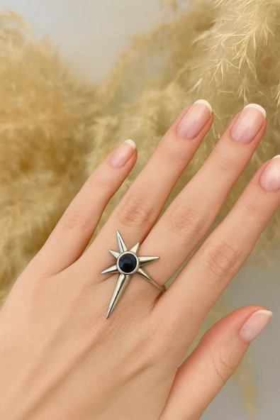Siyah Gotik Haç Tasarımlı Yüzük – İnancın, Gücün ve Karanlık Zarafetin Simgesi ürün görseli 1