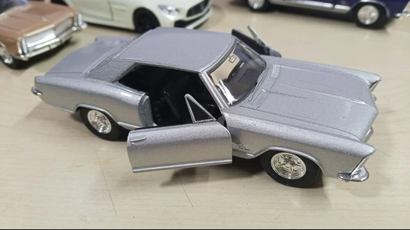 Oyuncak Metal Model Araba 1/36 Çek Bırak 1965 Buick Riviera Silver Gümüş ürün görseli 1