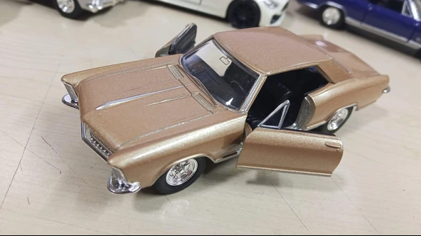 Oyuncak Metal Model Araba 1/36 Çek Bırak 1965 Buick Riviera Gold ürün görseli 1