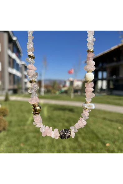 Pembe Kuvars Doğal Kırık Taş İnci Çelik Ayarlanabilir Kolye Tky0417 ürün görseli 1