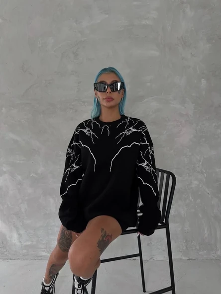 Kadın Yıldırım Baskılı Bisiklet Yaka SweatShirt - Siyah ürün görseli 1
