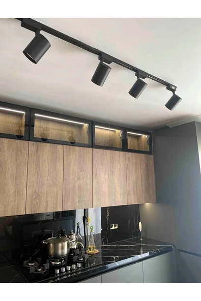GÜVEN LİGHT Siyah Kasa Ve Günışığı 4 Adet 360 Derece Dönen Led Ray Spot Lamba 1 Metre Raylı Armatür ürün görseli 1