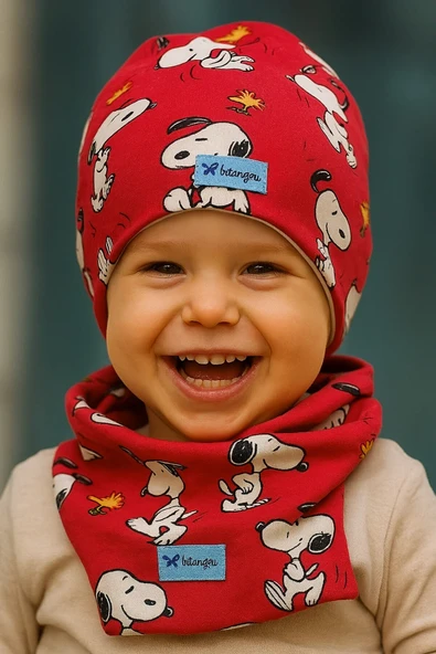 2-4 YAŞ Kırmızı Snoopy Desenli %100 Pamuk Penye Çocuk Bere ve Boyunluk ÇİFT TARAFLI KULLANIM ürün görseli 1