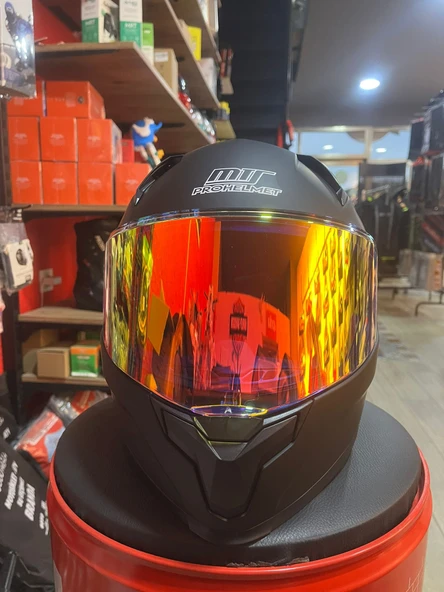 M-910 GÜNEŞ VİZÖRLÜ SİYAH KASK (KIRMIZI GOLD CAMLI) ürün görseli 1