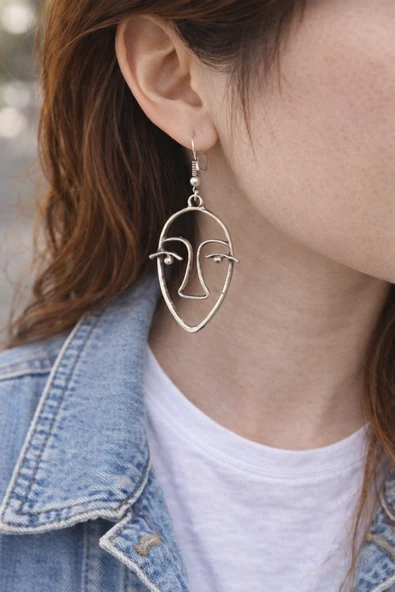 Minimal Soyut Yüz Figürlü Gümüş Renk Unisex Günlük Küpe ürün görseli 1
