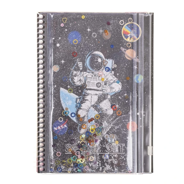 Vuki Kalemlikli Not Defteri 48 Sayfa Çizgili Simli ve Sulu Kapaklı Kalem Kutulu A5 Defter Astronot Vk-0112-05 ürün görseli 1