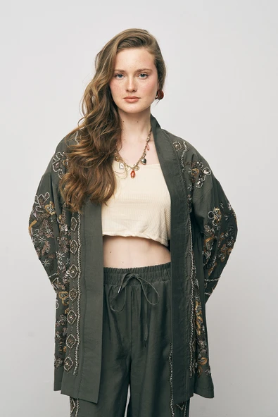 Kadın Etnik Işıltı Nakışlı ve Payet İşlemeli Lüks Liyosel Kimono ürün görseli 1