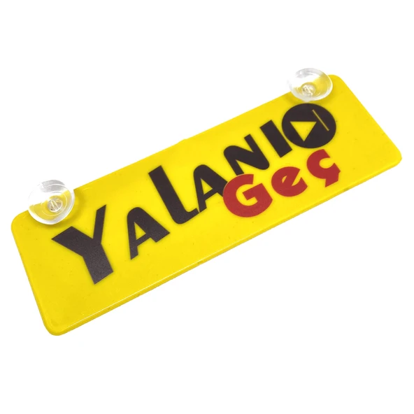 Yalanı Geç Yazılı Sarı Dekor Plaka Vantuzlu Cam Süsü 22x7.5cm ürün görseli 1