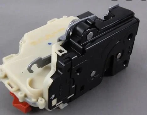KAPI KILIDI MOTORLU SAG ON VOLKSWAGEN CADDY III - GOLF V - VI - JETTA III 2004-2015 ürün görseli 1