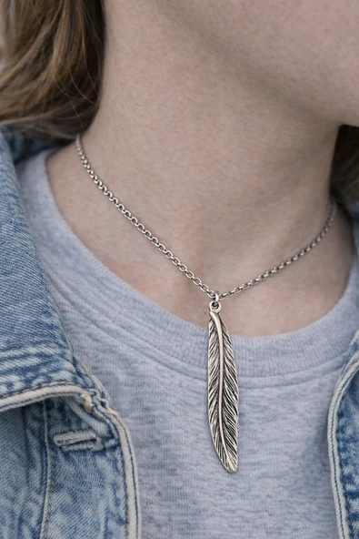 Free Feather Spirit – Tüy Figürlü Gümüş Renk Unisex Uzun Kolye (60 cm) ürün görseli 1