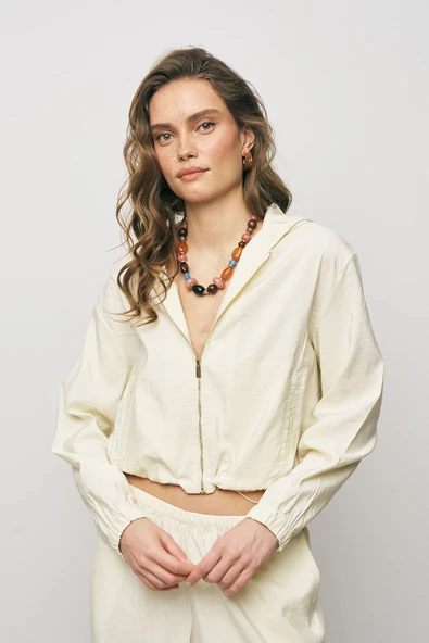Kadın Comfort Kapüşonlu Fermuarlı Beli Lastikli Crop Ceket ürün görseli 1