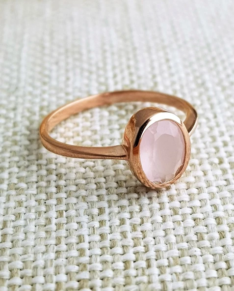 Pembe KuvarsTaşlı Oval Gümüş Yüzük ürün görseli 1