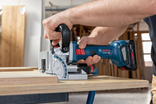 Bosch GFF 18V-22 Freze (Solo) - Resim 4