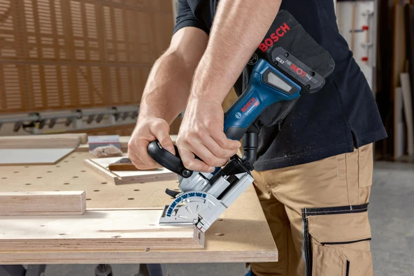 Bosch GFF 18V-22 Freze (Solo) - Resim 5