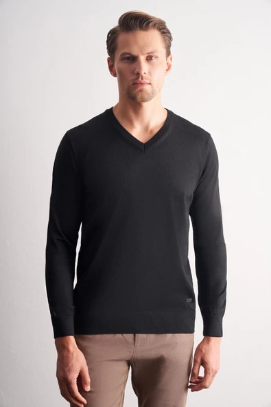 Siyah V Yaka Uzun Kol Cepsiz Comfort Fit Classic Yünlü Triko Kazak 1012255002 ürün görseli 1