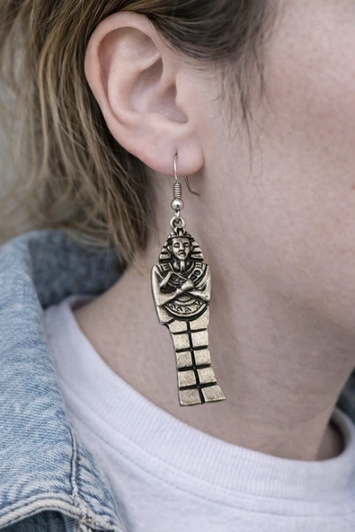 Phara Form Charm – Antik Figürlü Gümüş Renk Unisex Sallantılı Küpe ürün görseli 1