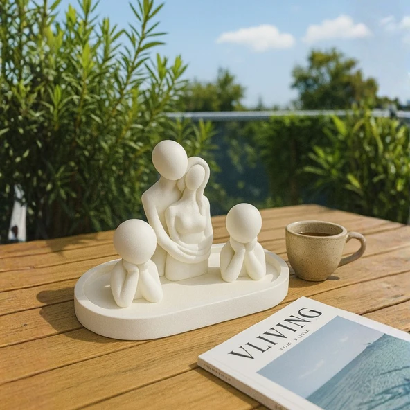Nevhan Sanat El Yapımı Aile Figürlü Dekoratif Set – Sarılan Çift & Çocuk Figürleri (Tepsi 19X9 Cm) ürün görseli 1