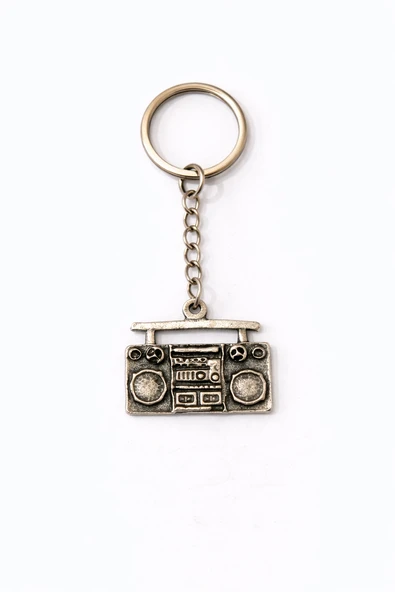 Retro Müzik Çalar Figürlü Gümüş Renk Anahtarlık – Unisex & Dekoratif Tasarım ürün görseli 1