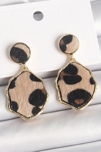 Pirinç Gold Renk Sallantı Leopar Desen Plaka Model Kadın Küpe - TJ-BKP10340 ürün görseli 1