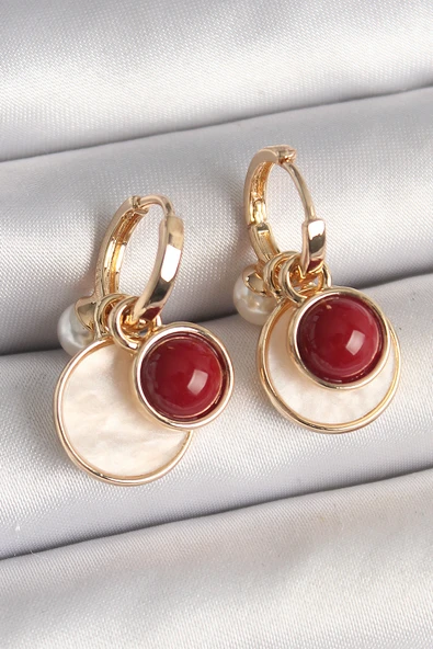 Pirinç Gold Renk Sallantı Beyaz Mineli Bordo Detay Kadın Küpe - TJ-BKP10362 ürün görseli 1