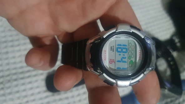Işıklı kol saati ikinci el ürün görseli 1