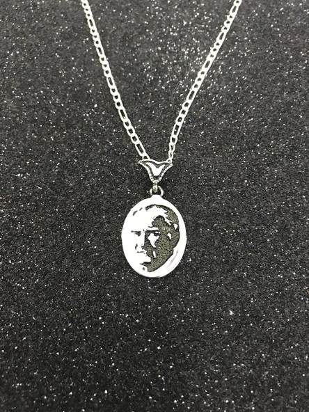 Atatürk Silüetli Kolye ve Gümüş Zincir ürün görseli 1