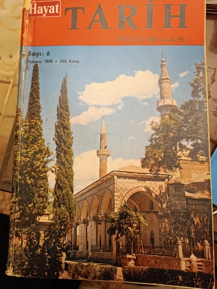 HAYAT TARİH MECMUASI Sayı  6 ,1966 / GALİP PAŞA,TIP TARİHİ ENSTİTÜSÜ,HACI ARİF BEY,AMİRAL DÖNİTZ,MARIE ANTOINETTE'İN İDAMI,MISIR İHTİLALİ,YILDIZ SARAYI RÖPORTAJI... ürün görseli 1