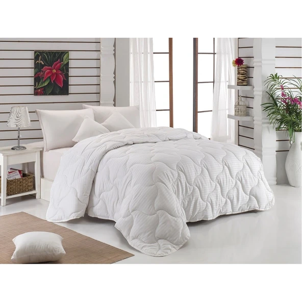 Komfort Home Çift Kişilik Çizgili Pamuk Saten Yorgan 195x215 CM ürün görseli 1