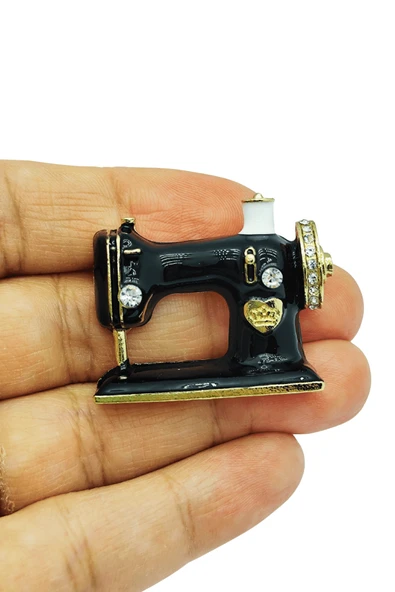 Vintage Dikiş Makinesi Figürlü Siyah Tasarım Broş ürün görseli 1