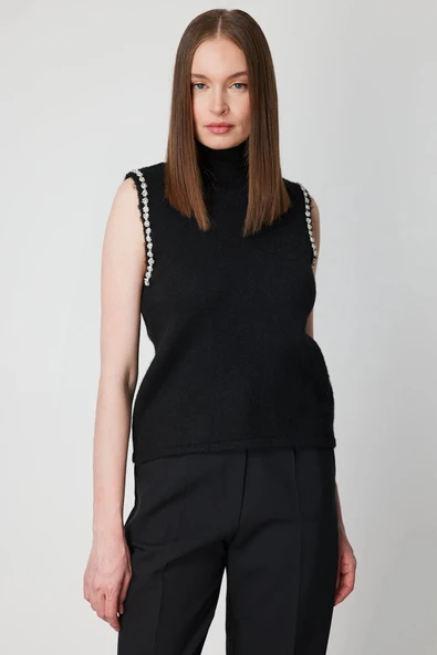 On Fashion Omuzları Taşlı Boğazlı Kadın Siyah Kazak 63382 ürün görseli 1