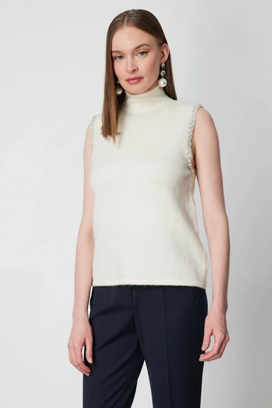 On Fashion Omuzları Taşlı Boğazlı Kadın Ekru Kazak 63382 ürün görseli 1