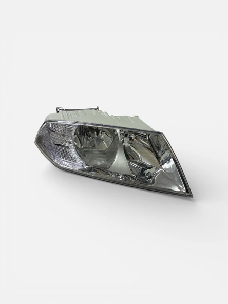 DEPO SKODA OCTAVİA 4K COMBİ SAĞ ÖN FAR LAMBASI MOTORU ÜZERİNDE 2005 VE SONRASI ürün görseli 1