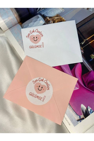 Pembe Kalpli Gülen Emoji Etiketi Sen Çok Özelsin Renkli Yuvarlak Mat Sticker 4 Cm (40 Adet) ürün görseli 1