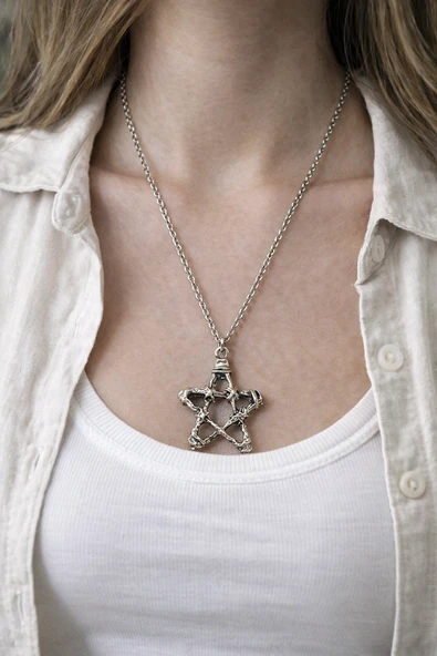 Geometrik Metal Figür Kolye – Uzun Zincirli Tasarım Kolye ürün görseli 1
