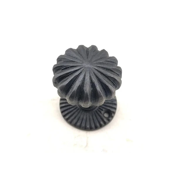 Antika Tarz Dekoratif Pirinç Açarlı Kapı Babası - 50mm, Oksit ürün görseli 1