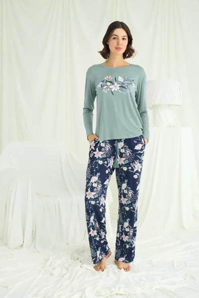 Çiçek ve Yaprak Desenli Baskılı Pijama Takımı ürün görseli 1