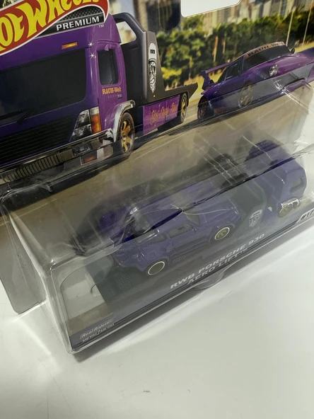 PTTAVM: Hot Wheels Premium Team Transport #17 RWB Porsche 930 Aero