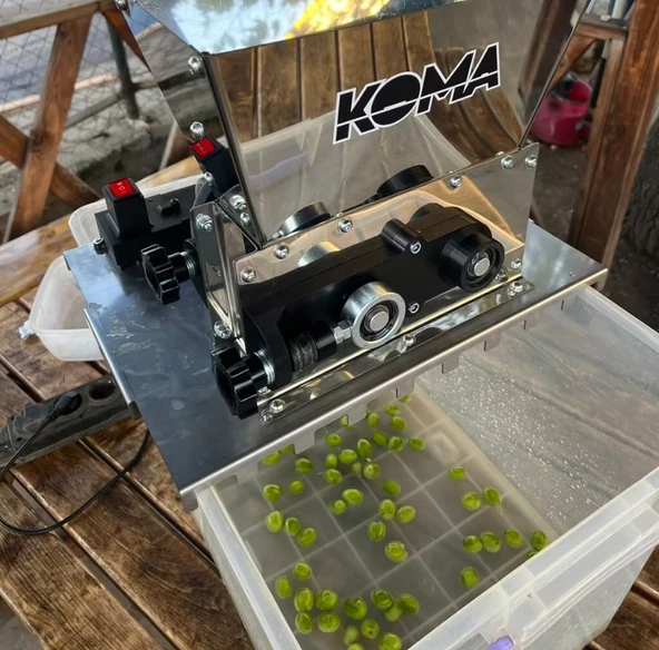 Kadıoğlu Koma C40 Ev Tipi Elektrikli Zeytin Kırma Makinesi ürün görseli 1