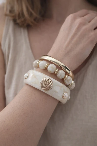 Lovecharm İnci Detaylı Deniz Kabuğu Figürlü Gold Aksanlı Üçlü Kadın Bileklik Seti ürün görseli 1