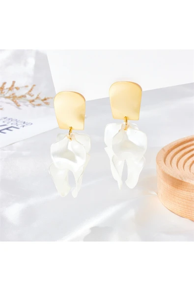 POSEİDONS JEWELLERY Beyaz Akrilik Vintage Gül Yapraklı Çiçek Küpe ürün görseli 1